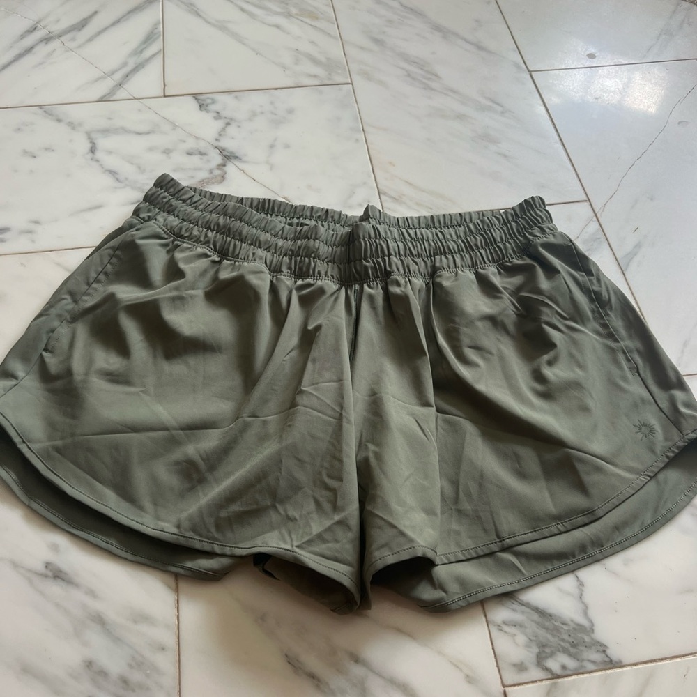 OFFLINE by Aerie Hot Stuff Short Olive Fun - Picture 4 of 10